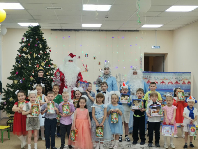 Новогодние утренники в ДОУ.