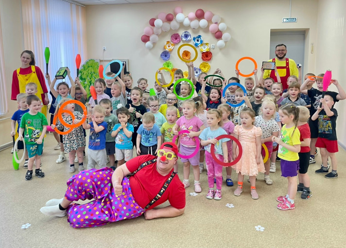 Цирковое шоу "Клоуны могут все".